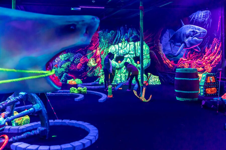 Aloha Amsterdam: 12-Hole Glow-in-the-Dark Mini-Golf - What Aloha Amsterdam’s glow golf is really like