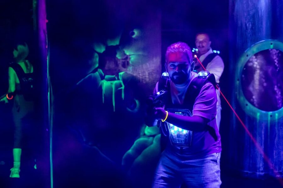 Aloha Amsterdam: Laser Tag Experience - The UV Jungle-Bunker Briefing