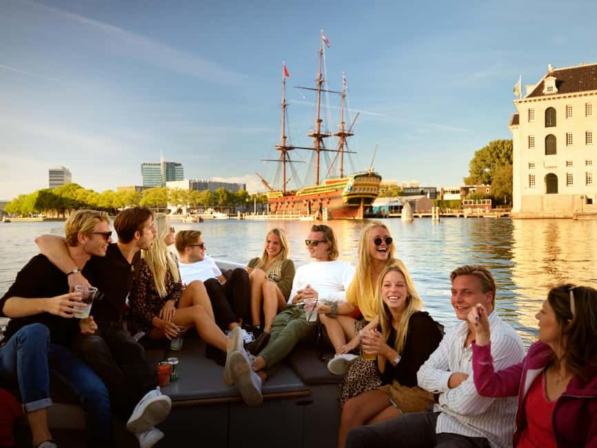 Amsterdam:1.5-Hour Canal Cruise local Guide, Drinks & Snacks - A small boat with a clear purpose
