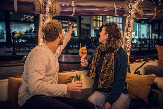 Amsterdam: 1-Hour Canal Cruise in the Evening - Guides, boats, blankets, and the onboard bar