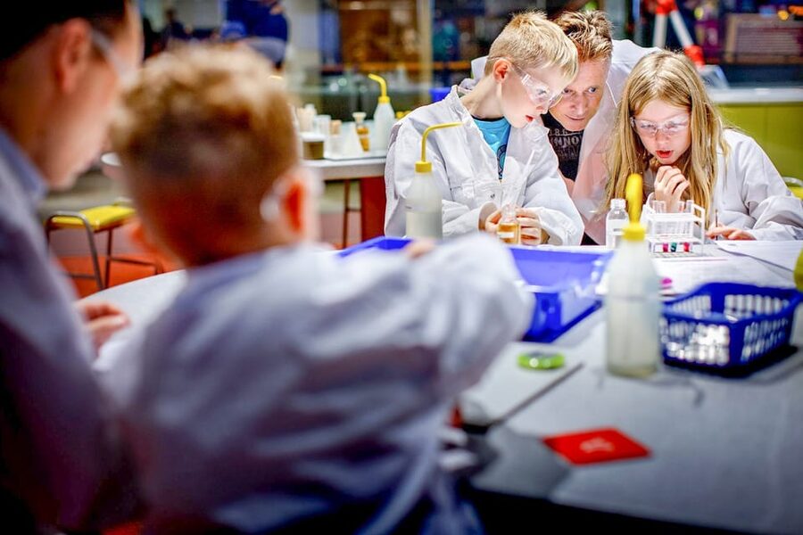 Amsterdam: 1-Hour Canal Cruise & NEMO Science Museum - Building a practical one-day plan