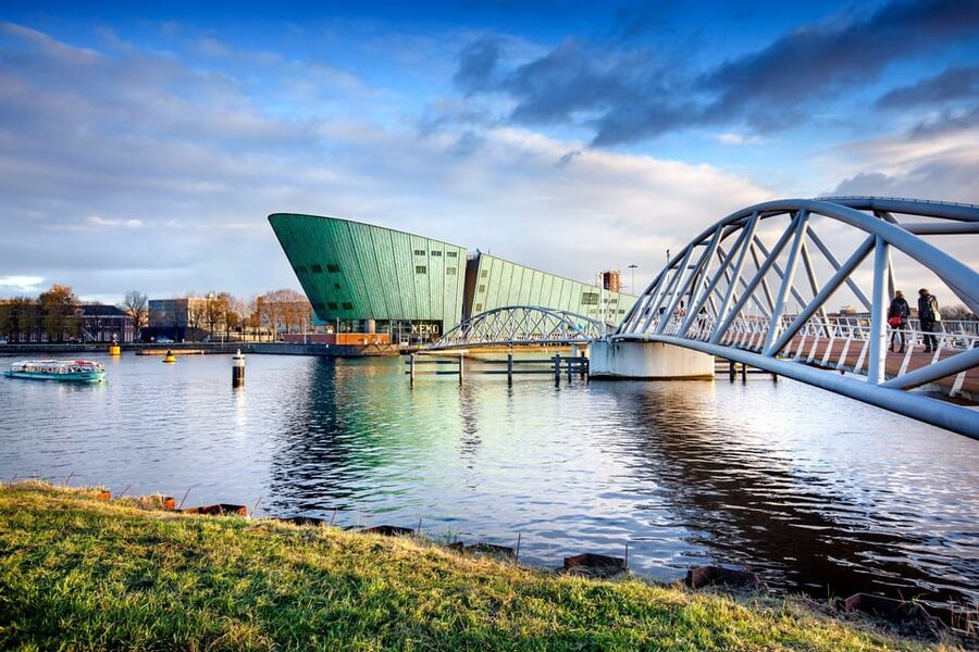 Amsterdam: 1-Hour Canal Cruise & NEMO Science Museum - Seeing Amsterdam from the canal in one hour