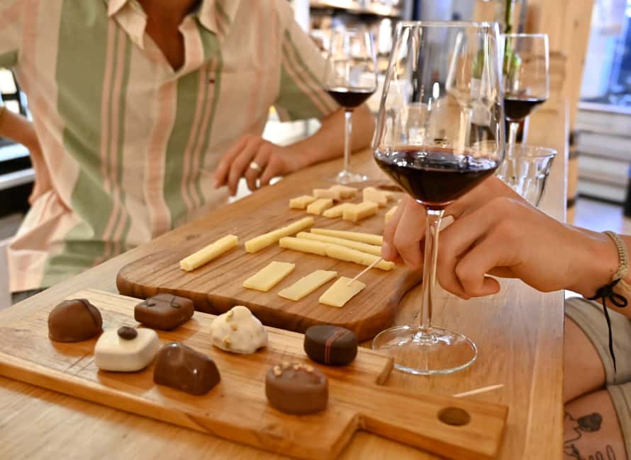 Amsterdam: 10 Tastings Guided Food Tour by UNESCO Canals - Quick takeaways for deciding