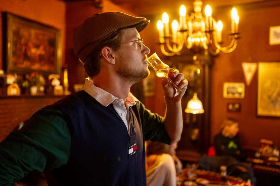 Amsterdam: 10 Tastings Guided Food Tour by UNESCO Canals - Wine, jenever, and the Dutch approach to drinks