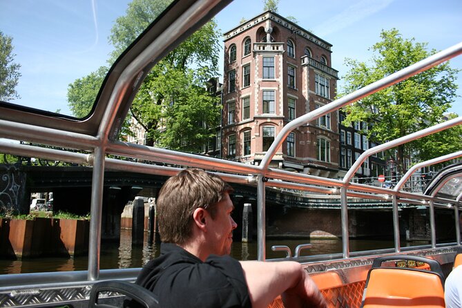 Amsterdam 1h Canal Cruise by Semi-Open Boat with Audio Guide - Finding the boat near Centraal Station