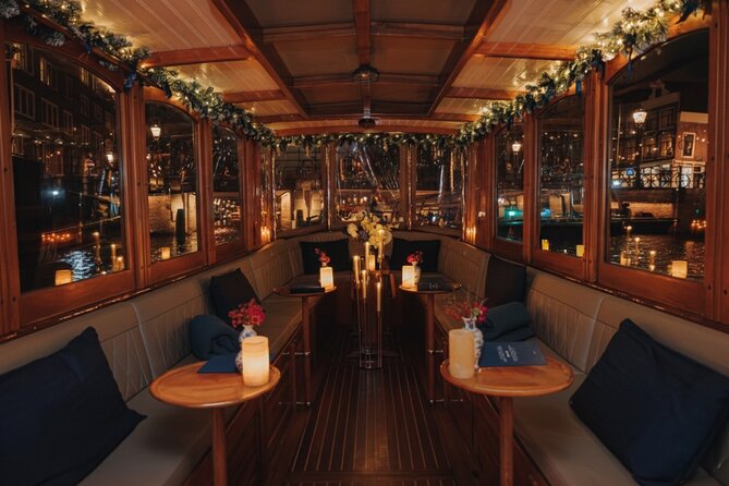 Amsterdam: 2-Hour Canal Cruise incl. Drinks & Dutch Snacks - Snacks, drinks, blankets, and the overall mood