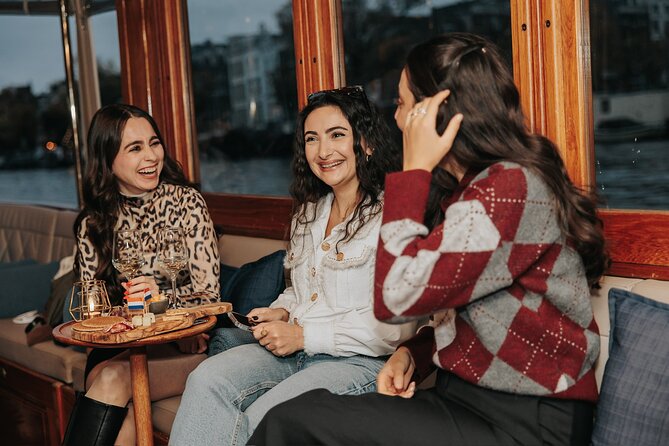 Amsterdam: 2-Hour Canal Cruise incl. Drinks & Dutch Snacks - What two hours can and cannot cover
