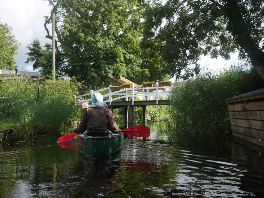 Amsterdam: 2-Hour Guided Canoe Trip - Meeting the guide and getting ready to paddle