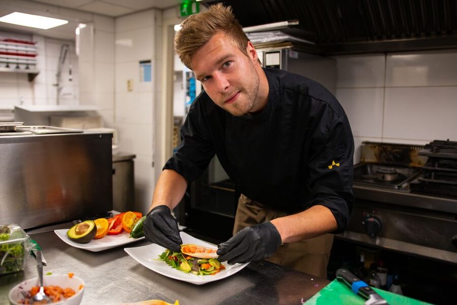 Amsterdam: 3 Course Dinner in the Dark - Who will enjoy this Amsterdam experience?