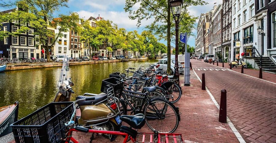 Amsterdam: 3-Hour Private Bike Tour of the City Center - Why A Bicycle Makes Sense In Amsterdam