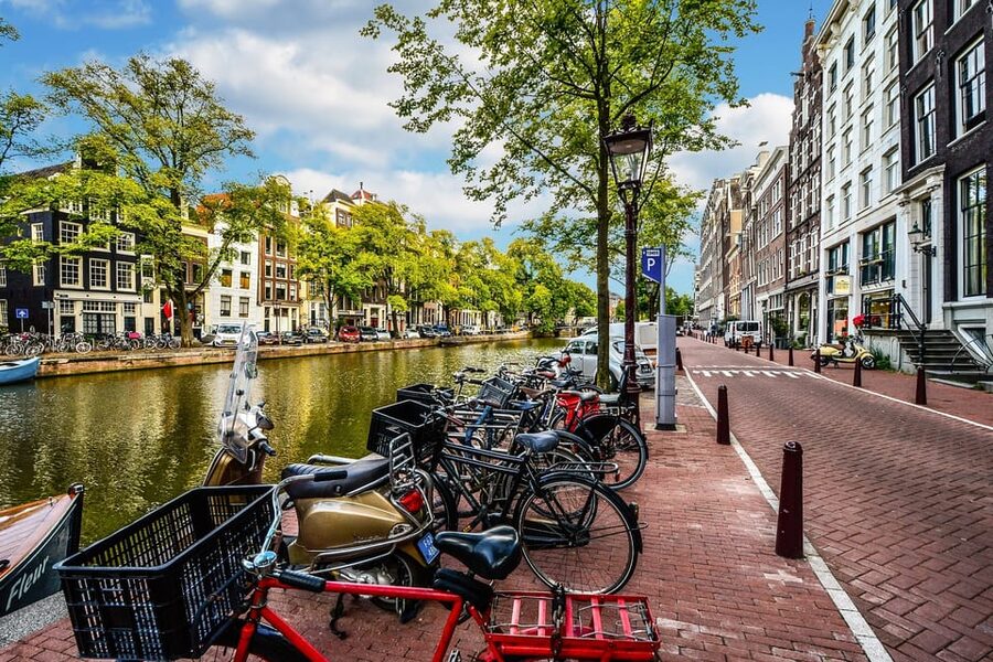 Amsterdam: 3-Hour Private Bike Tour of the City Center - Pace, Fitness, And Bike Traffic