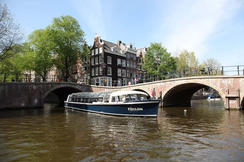 Amsterdam: 75 Minute City Canal Cruise with Audio Guide - Why Amsterdam’s canals are worth seeing by boat