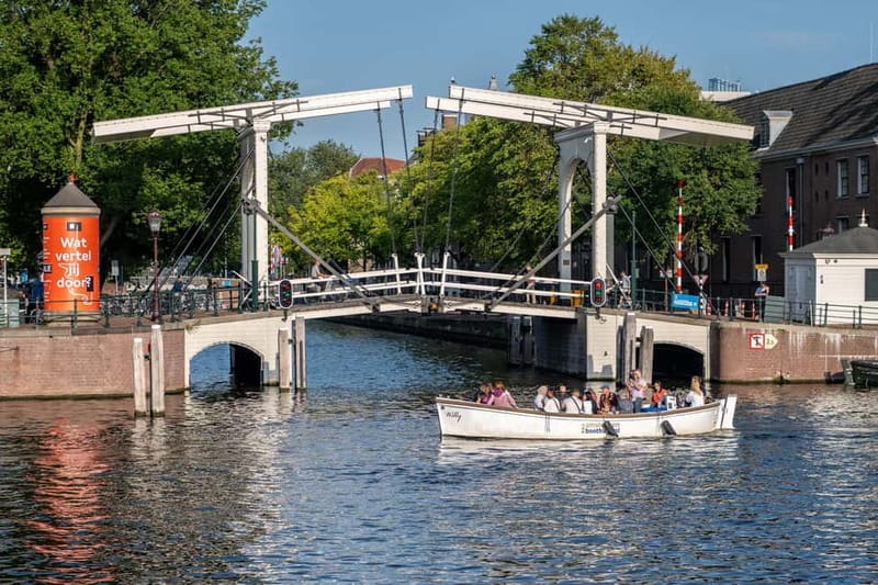 Amsterdam: 75 minute Open Boat Canal Cruise with Live Guide - Museum Quarter from the canals