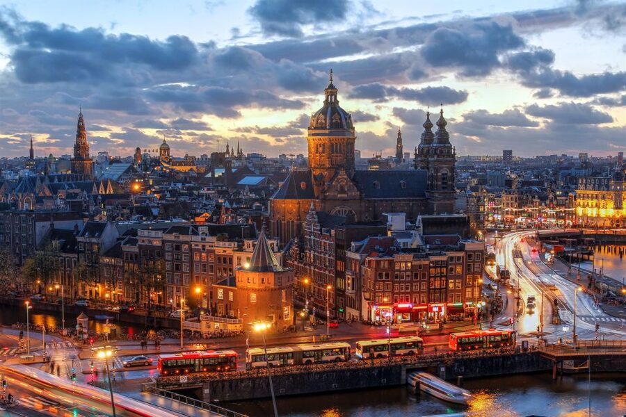 Amsterdam: After Dark Red Light District Tour - Oude Kerk: an unexpected opening