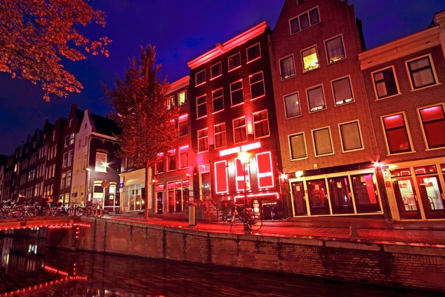 Amsterdam: After Dark Red Light District Tour - Meeting at Frisco Inn and setting off