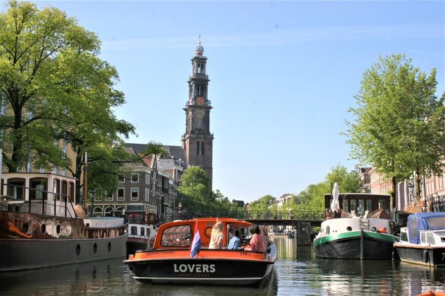 Amsterdam: Amsterdam Dungeon and Canal Cruise Entry Ticket - Two Amsterdam experiences with very different moods