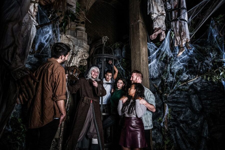 Amsterdam: Amsterdam Dungeon Entrance Ticket - How the live Dungeon experience works