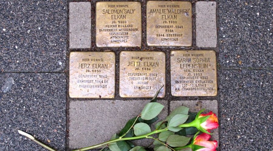 Amsterdam: Anna Frank and World War II History Walking Tour - Tracing Amsterdam’s Jewish district from around 1600