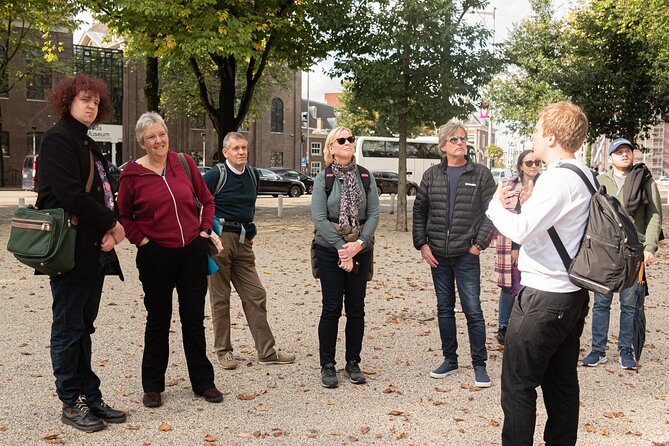 Amsterdam: Anne Frank and Jewish Quarter Walking Tour (TOP RATED) - Resistance and wartime choices at Verzetsmuseum Amsterdam