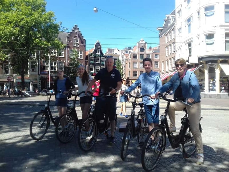 Amsterdam bike tour with a French-speaking guide local! - Why a bike is a smart first look at Amsterdam