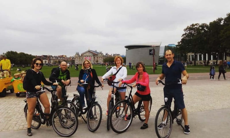 Amsterdam bike tour with a French-speaking guide local! - The bikes, brakes, and basic comfort