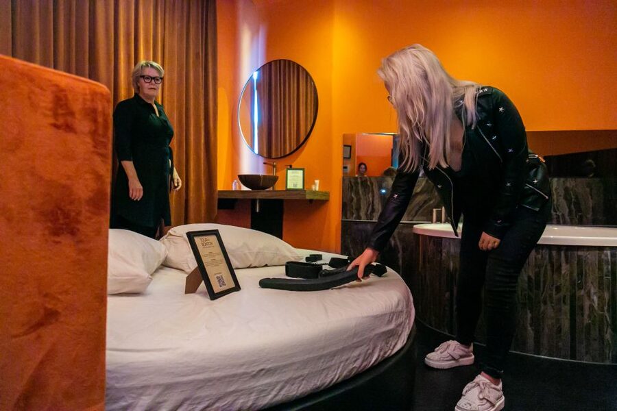 Amsterdam: Brothel Tour with Former Sex Worker - Who should book this tour?