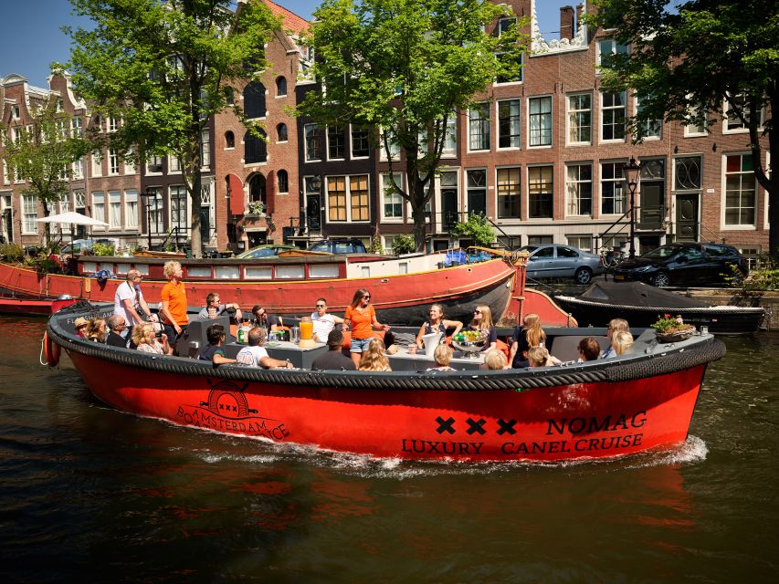 Amsterdam: Canal Belt Private Beer Boat Tour - What you see from the water