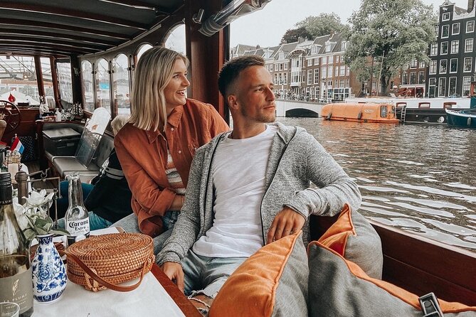 Amsterdam Canal Cruise in Classic Salon Boat With Drinks and Cheese - The guide and the mood onboard