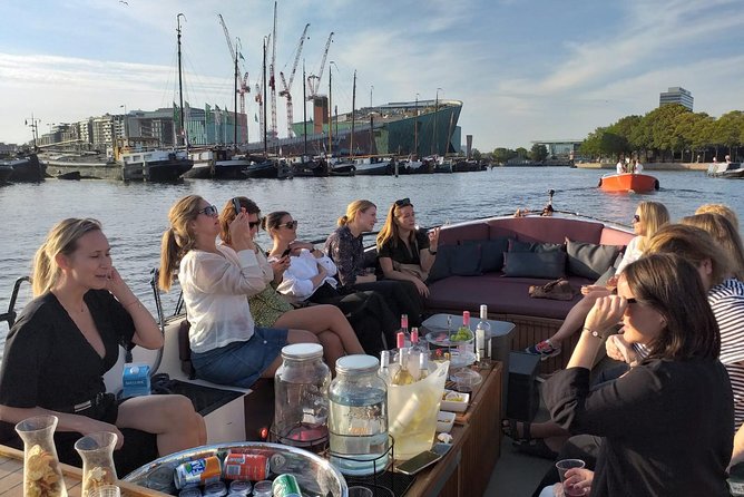 Amsterdam canal cruise in open boat – Guided tour - Along the Amstel toward the oldest city center