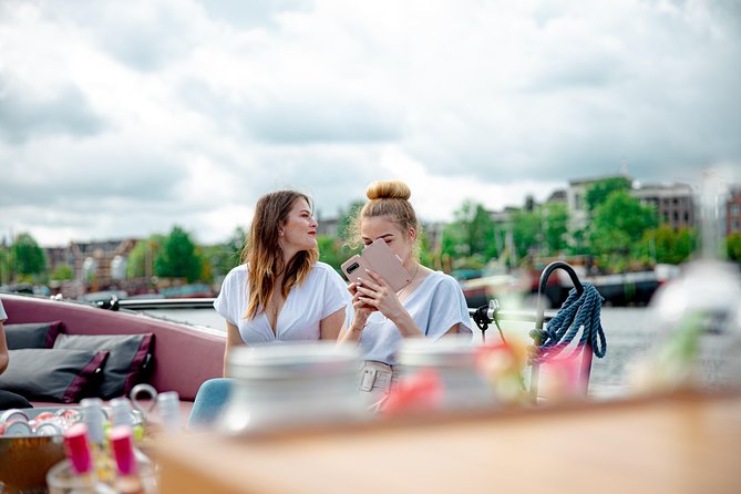 Amsterdam canal cruise in open boat – Guided tour - Who should book this cruise?