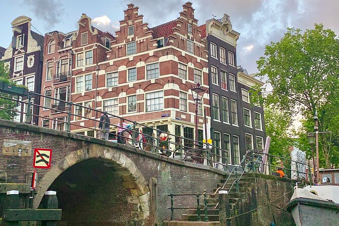 Amsterdam Canal Cruise with German Guide and unlimited drinks - Why Amsterdam’s canals are worth seeing from a boat
