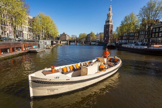 Amsterdam Canal Cruise with German Guide and unlimited drinks - Starting at Oosterdokskade 8