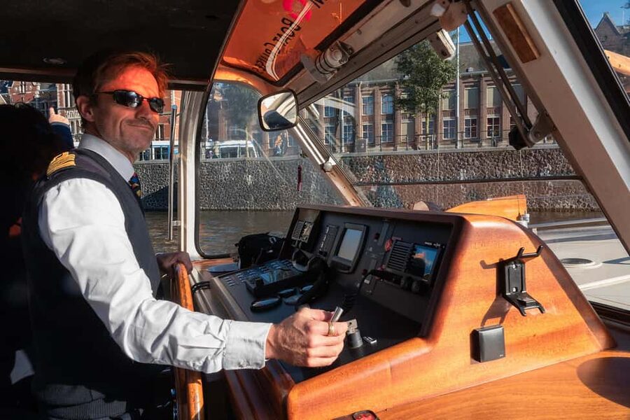Amsterdam: Canal Cruise with Live Commentary & Audio Guide - Passing the Anne Frank House