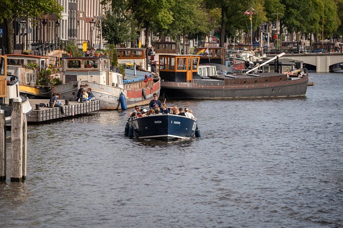 Amsterdam Canal Cruise with Live guide & Two drinks - Central St. - Rain, weather, and the best time to go