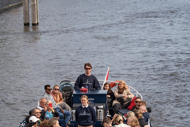Amsterdam Canal Cruise with Live guide & Two drinks - Central St. - Seeing the Old City Centre from the water