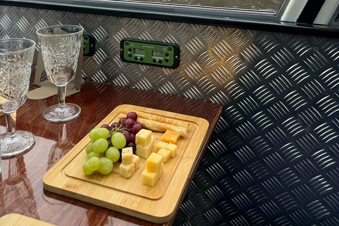 Amsterdam Cheese and Wine Canal Cruise - Jordaan, Leliegracht, and the city’s working roots