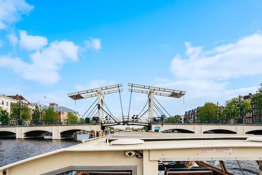 Amsterdam: City Canal Cruise and Rijksmuseum - Is the optional snack box worth adding?