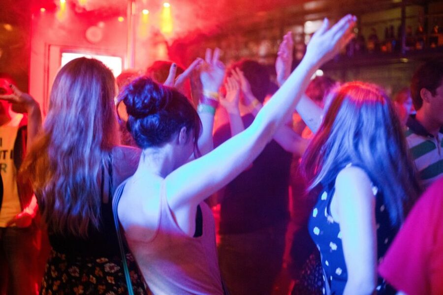 Amsterdam: City Center Bar Crawl and Nightlife Experience - Hosts who make a large group feel smaller