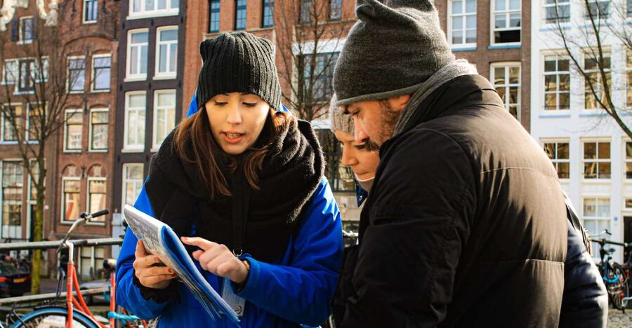 Amsterdam: City Center Walking Tour in italian - The Royal Palace and New Church in the heart of Amsterdam