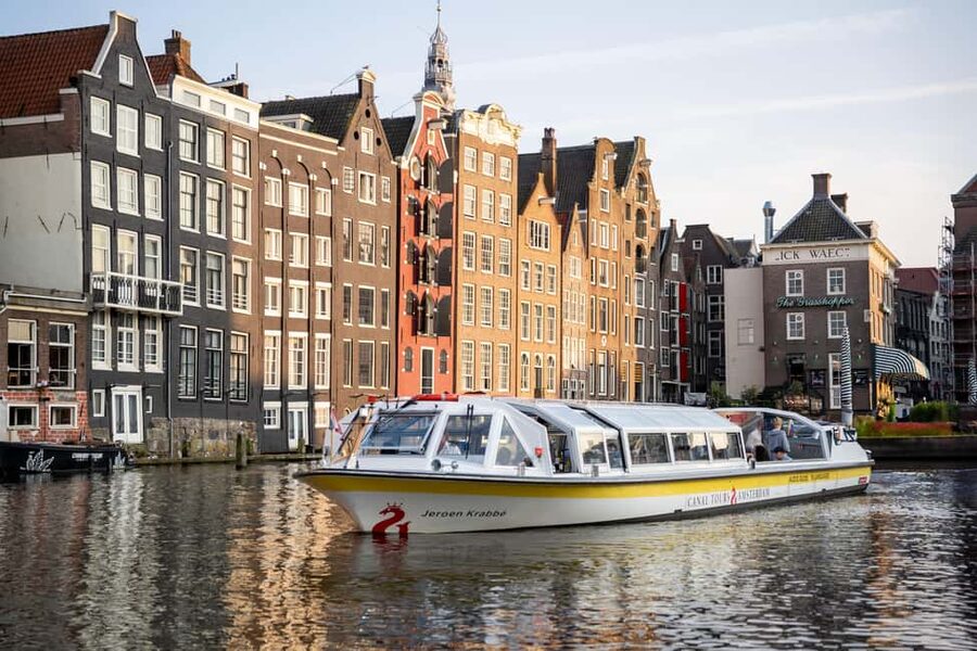 Amsterdam: City Centre Canal Cruise & Free Flower Cocktail - Why Amsterdam’s canals are the right place to begin