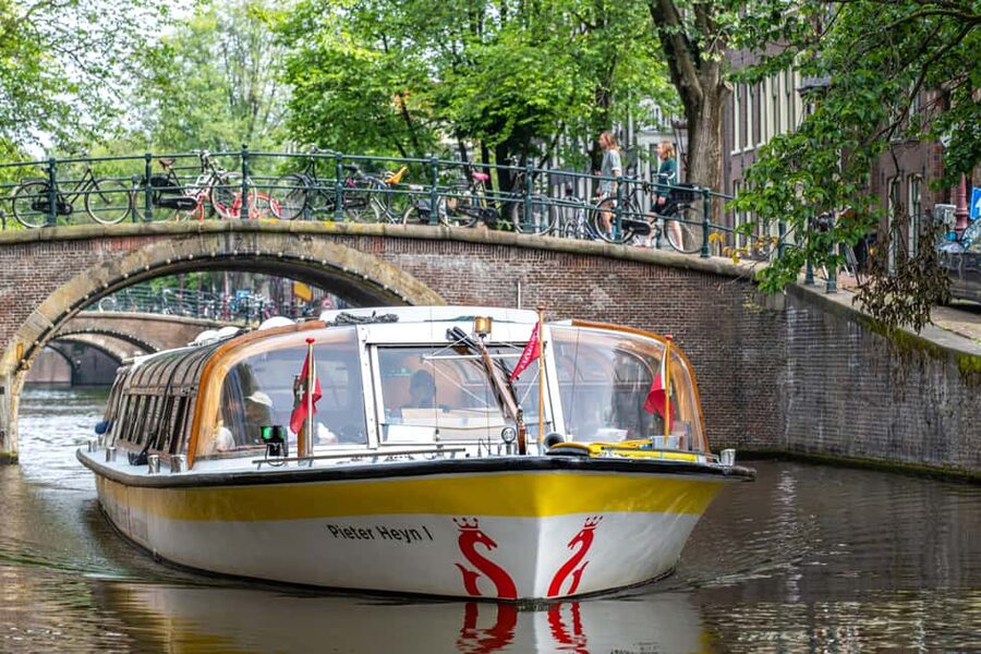 Amsterdam: City Centre Canal Cruise & Free Flower Cocktail - Choosing between Damrak, Central Station, and the Rijksmuseum