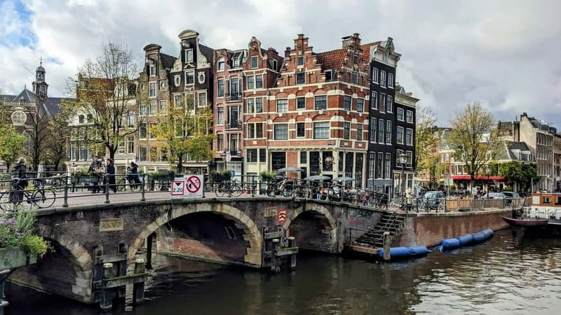 Amsterdam: City walking experience with a local - Key points at a glance