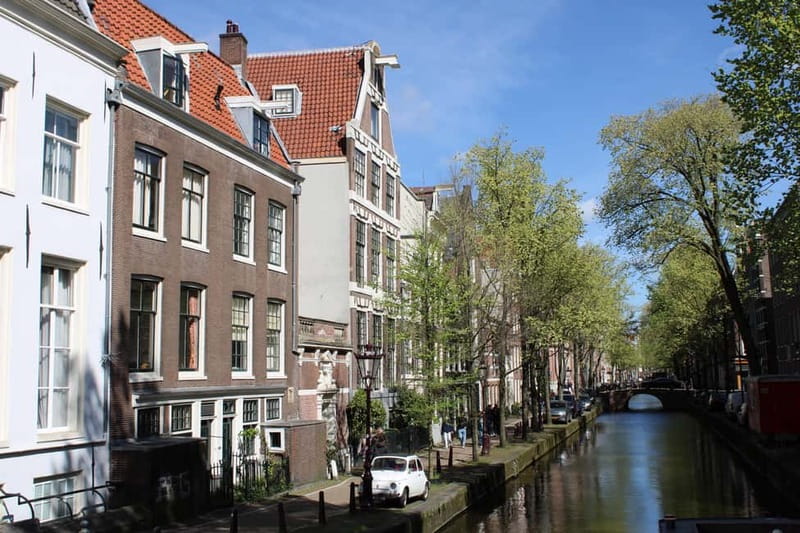 Amsterdam: City walking experience with a local - Spui Square and a quieter change of mood