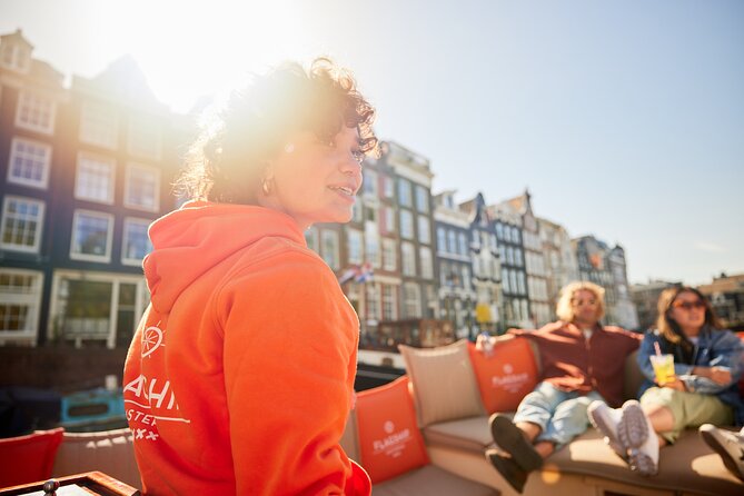 Amsterdam Classic Saloon Boat Canal Cruise with Live Guide - The tilted houses and Amsterdam’s soft ground