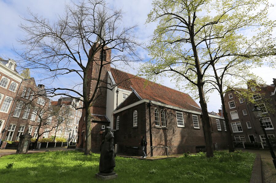 Amsterdam: Classical Music Concert at the Begijnhof - Entering the Begijnhof for an evening of music