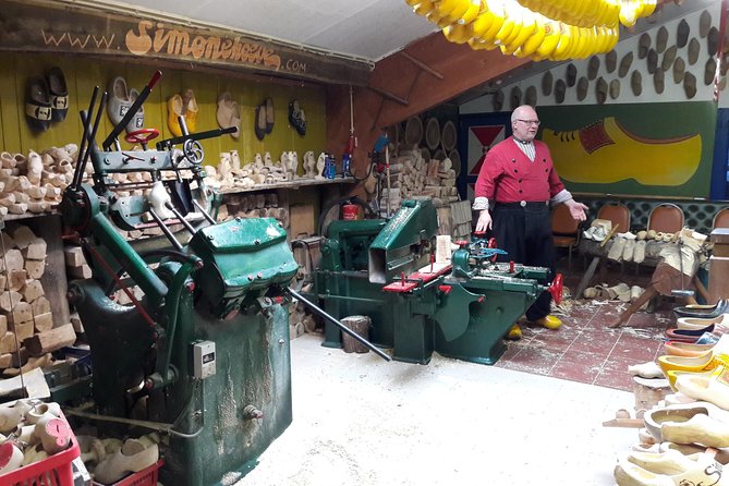Amsterdam countryside tour by car - Simonehoeve, where cheese meets wooden shoes