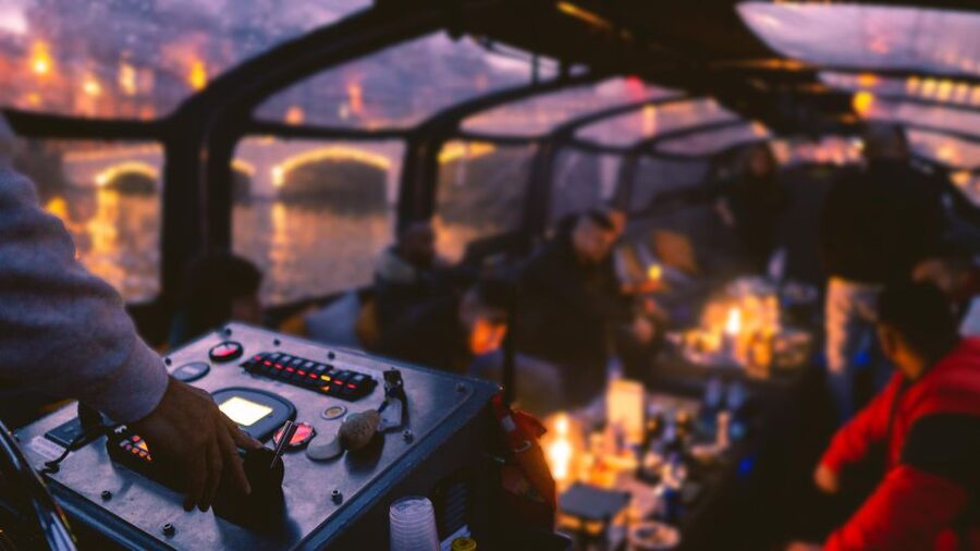 Amsterdam: Covered Canal Booze Cruise with Unlimited Drinks - Five things to know before you book