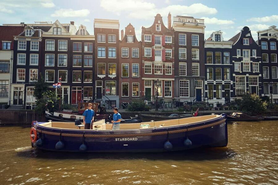 Amsterdam: Cozy Evening Canal Cruise With Open Bar Option - Choosing the open bar option