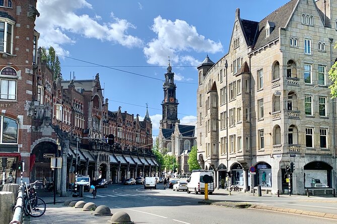 Amsterdam: Cultural Highlights in English/German/Italian - Dam Square sets the historical tone