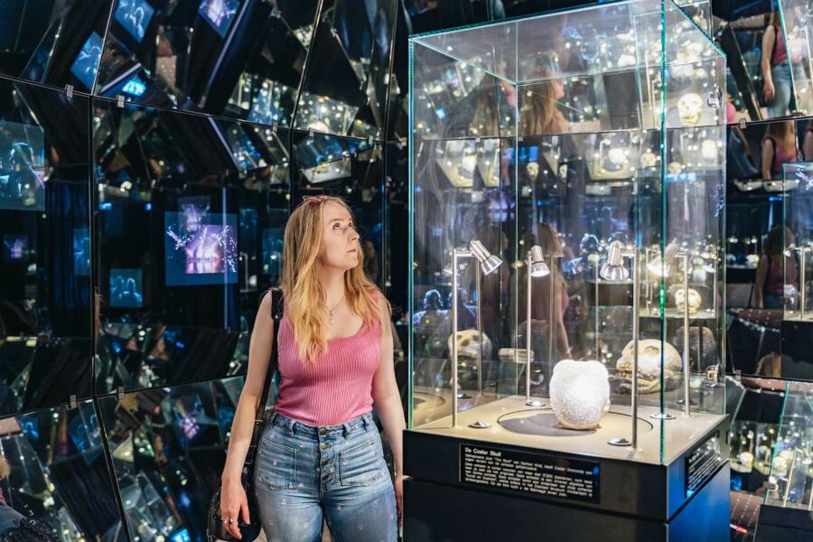 Amsterdam: Diamond Museum Entrance Ticket - Famous Diamond Replicas and the Stories They Carry